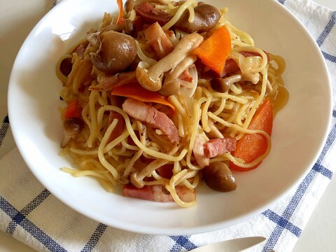 具沢山 しめじとベーコンの塩焼きそば ♪